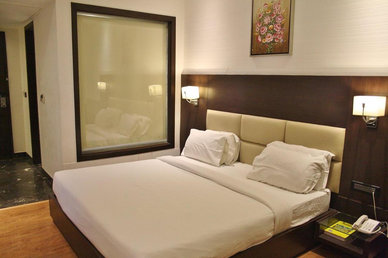 Hotel Nehal Kamal ทาชเคนต์ ภายนอก รูปภาพ